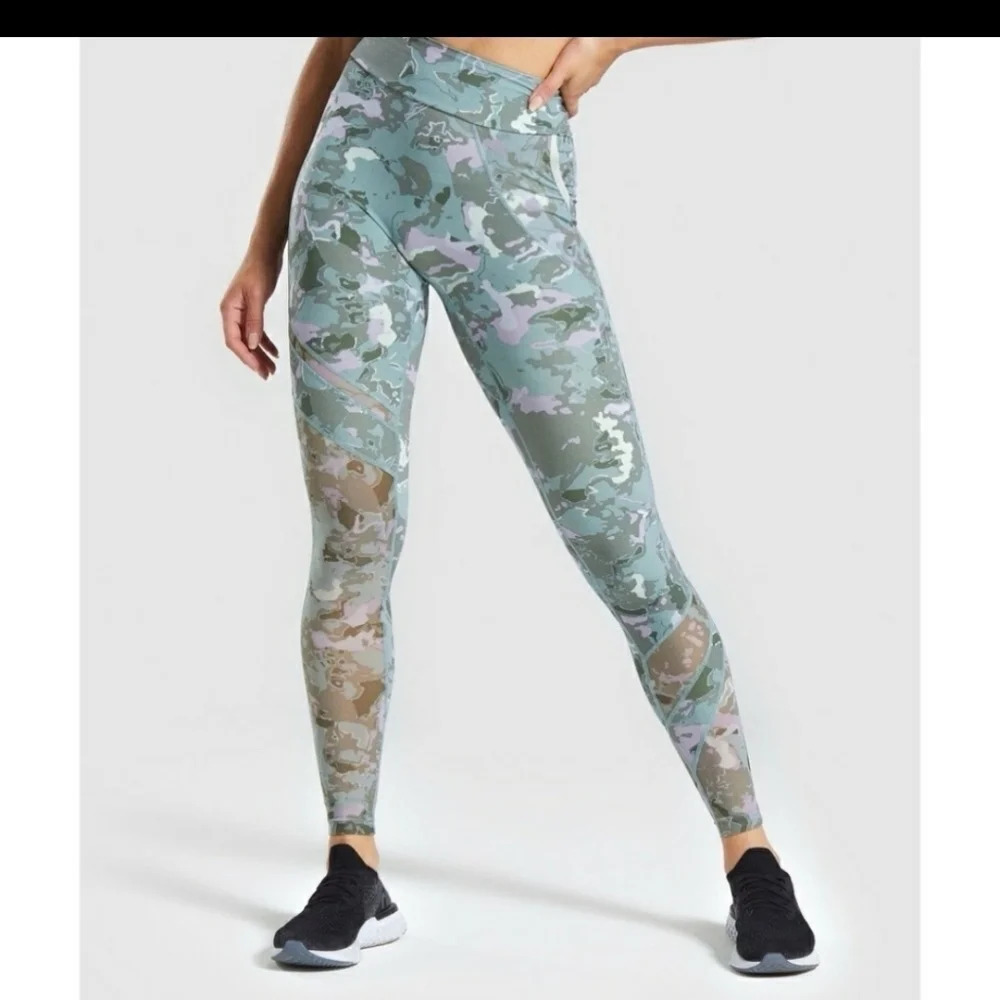Gymshark Mesh layer leggings  size Small new
